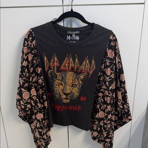 Women's Black and Pink Graphic Top